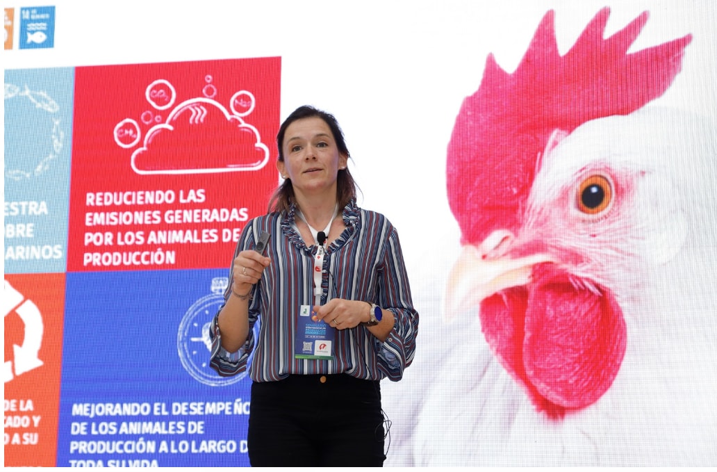 Dr Fernanda Kuschel address attendees at AMEVEA Colombia October 2023