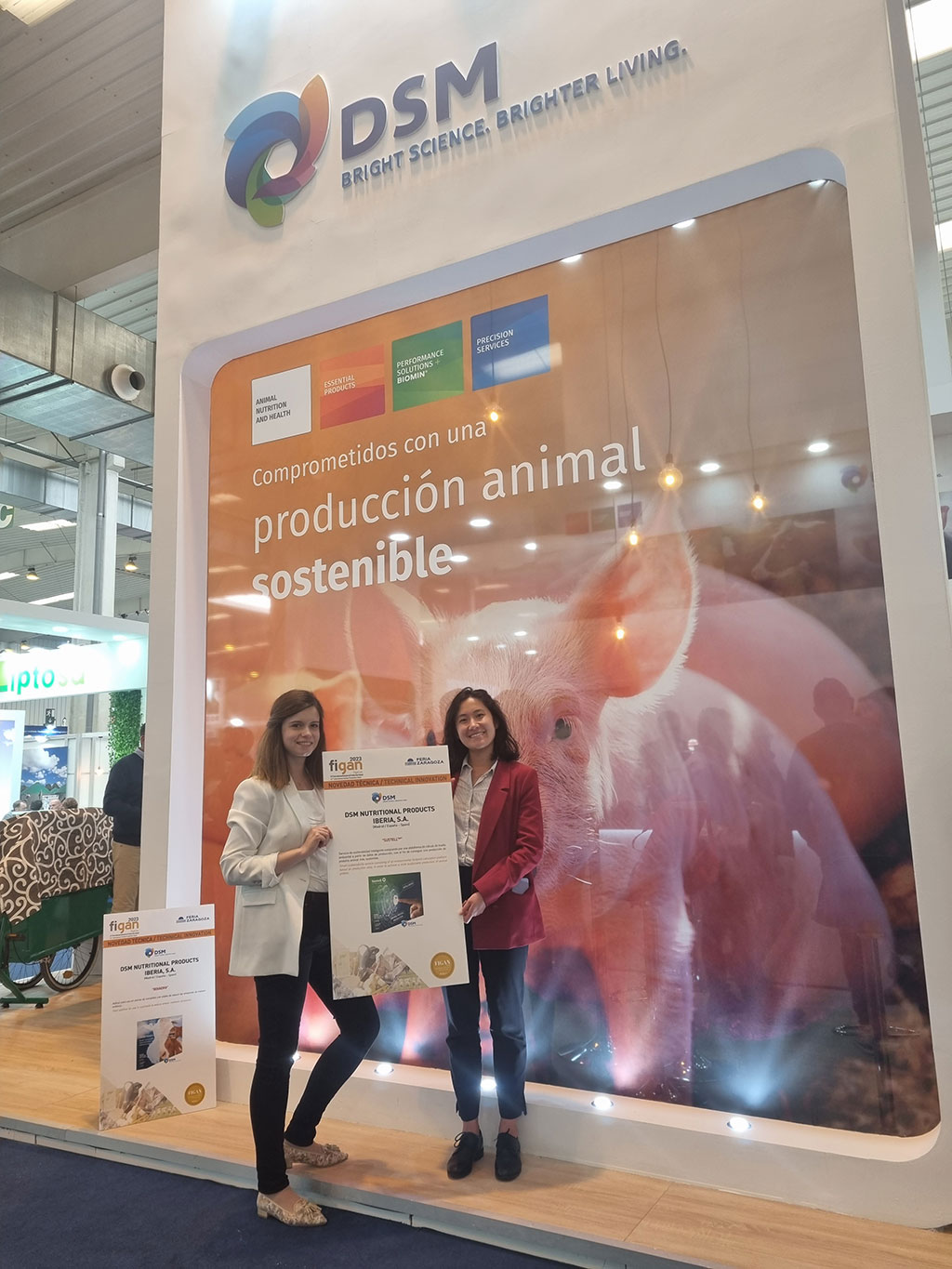Left, Ana García, Precision Services Manager for South Western Europe & Maghreb, DSM Animal Nutrition & Health; Right, Charlotte Valliere, Sustainability LCA Expert, DSM ANH
